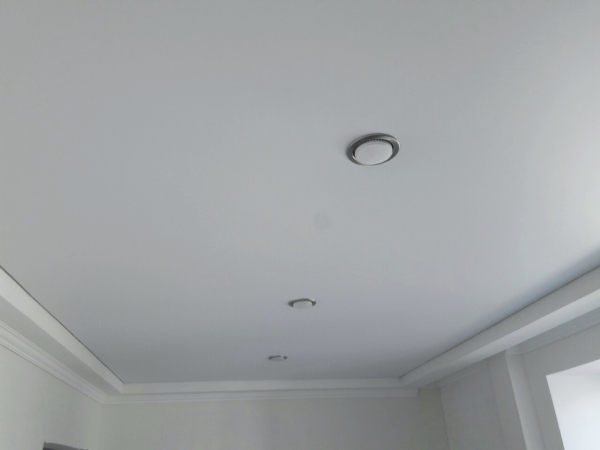 Зеркальные натяжные потолки