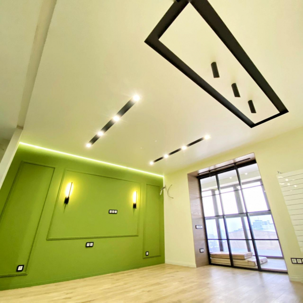 Пример тканевого натяжного потолка с технологией SLOTT